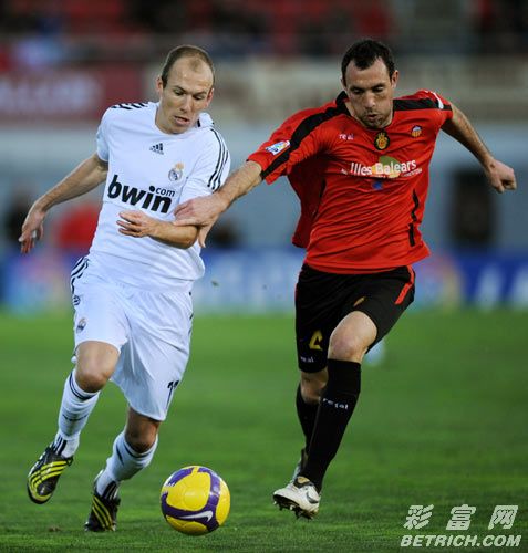 瓦伦西亚绝地反击美国，罗本送出助攻