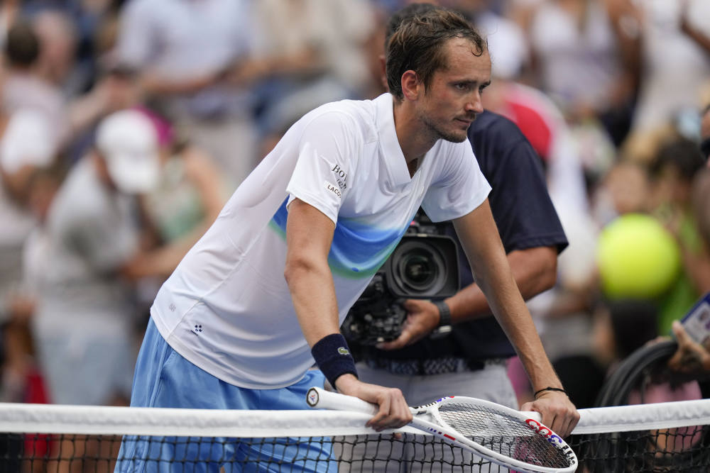 爱游戏在线-温网轻取法网，梅德韦杰夫关键制胜