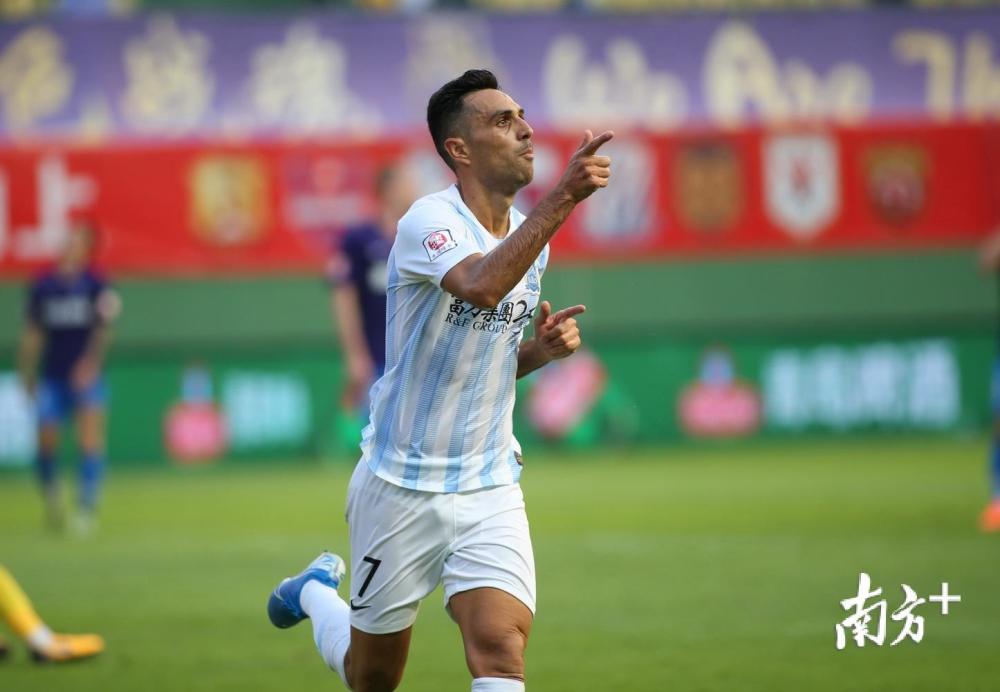 爱游戏tv-广州队力克步行者，布克状态火热