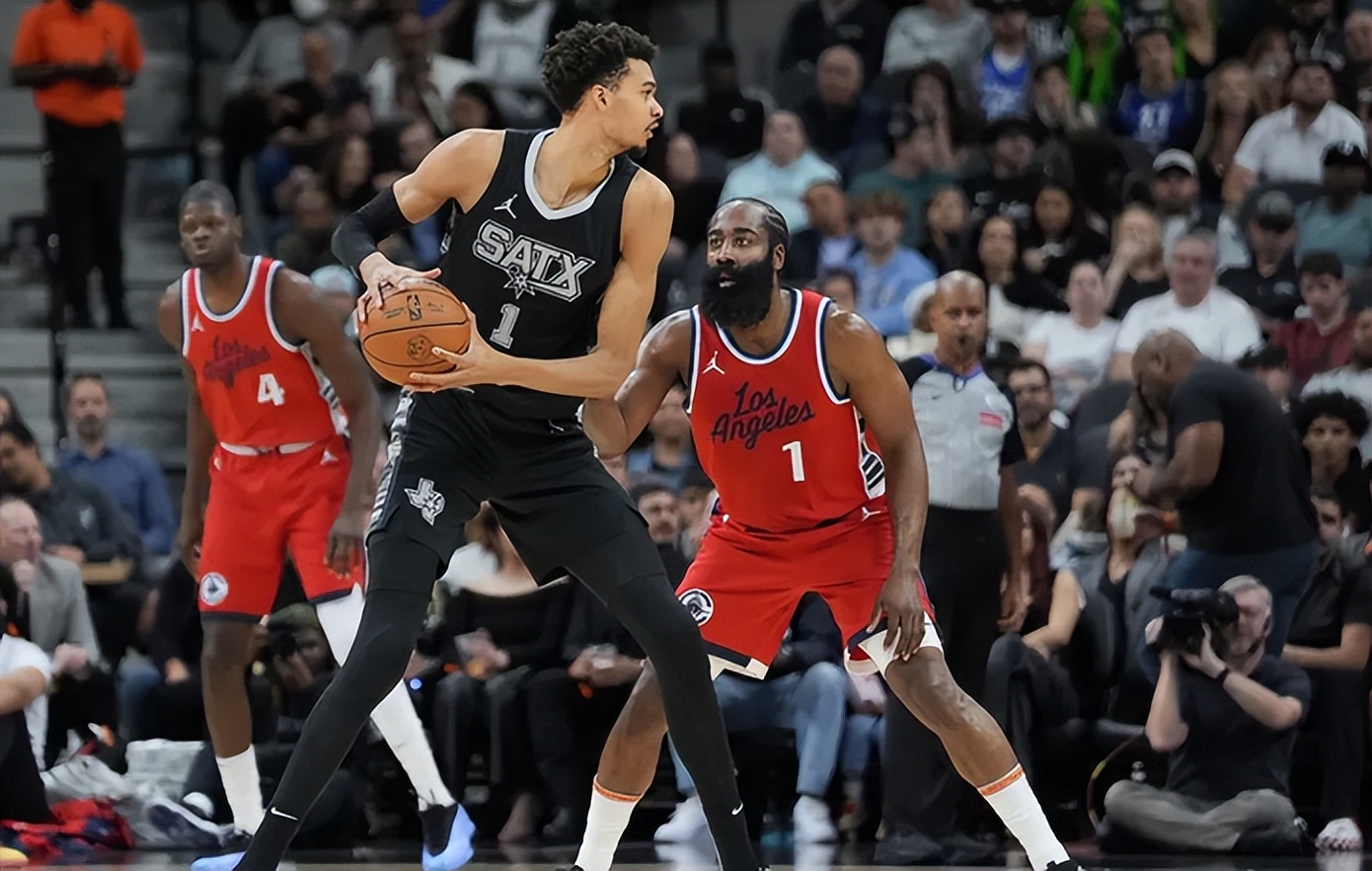 快船力克马刺，克莱带队取胜