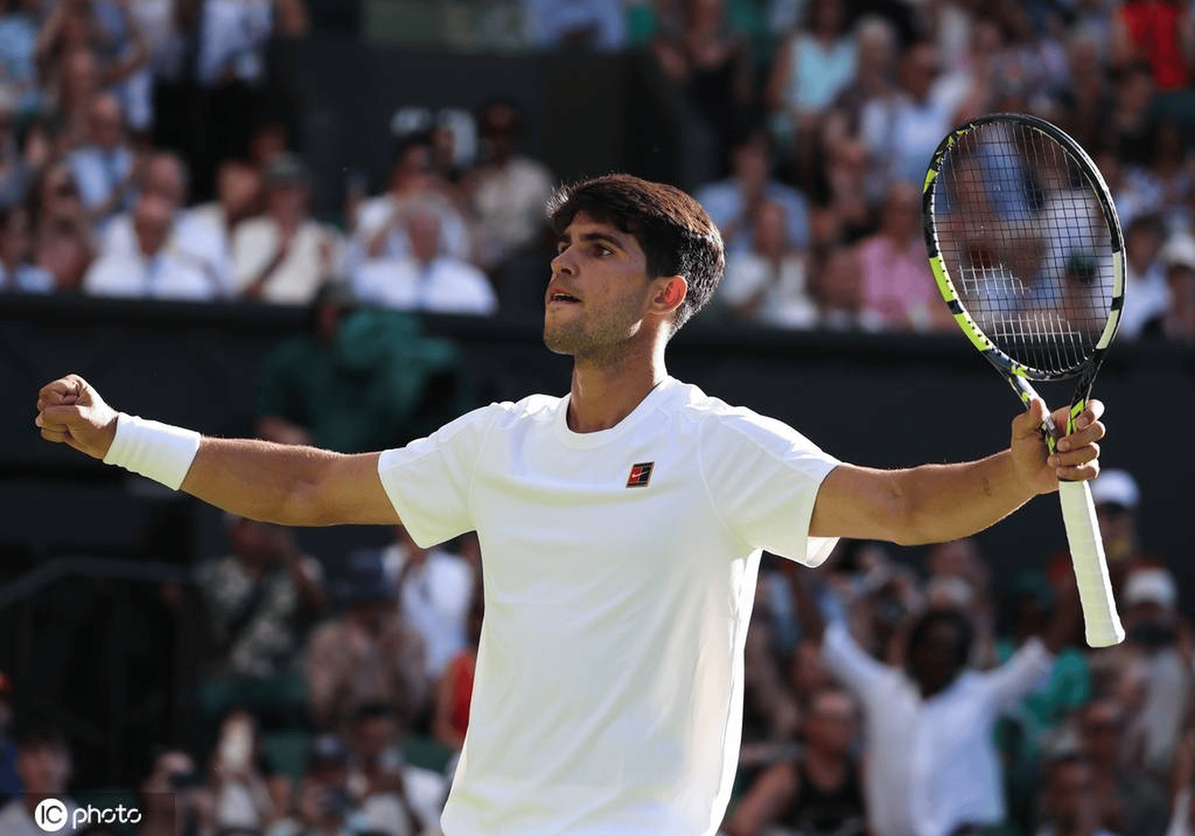 爱游戏在线-法网轻取温网，阿尔卡拉斯统治全场