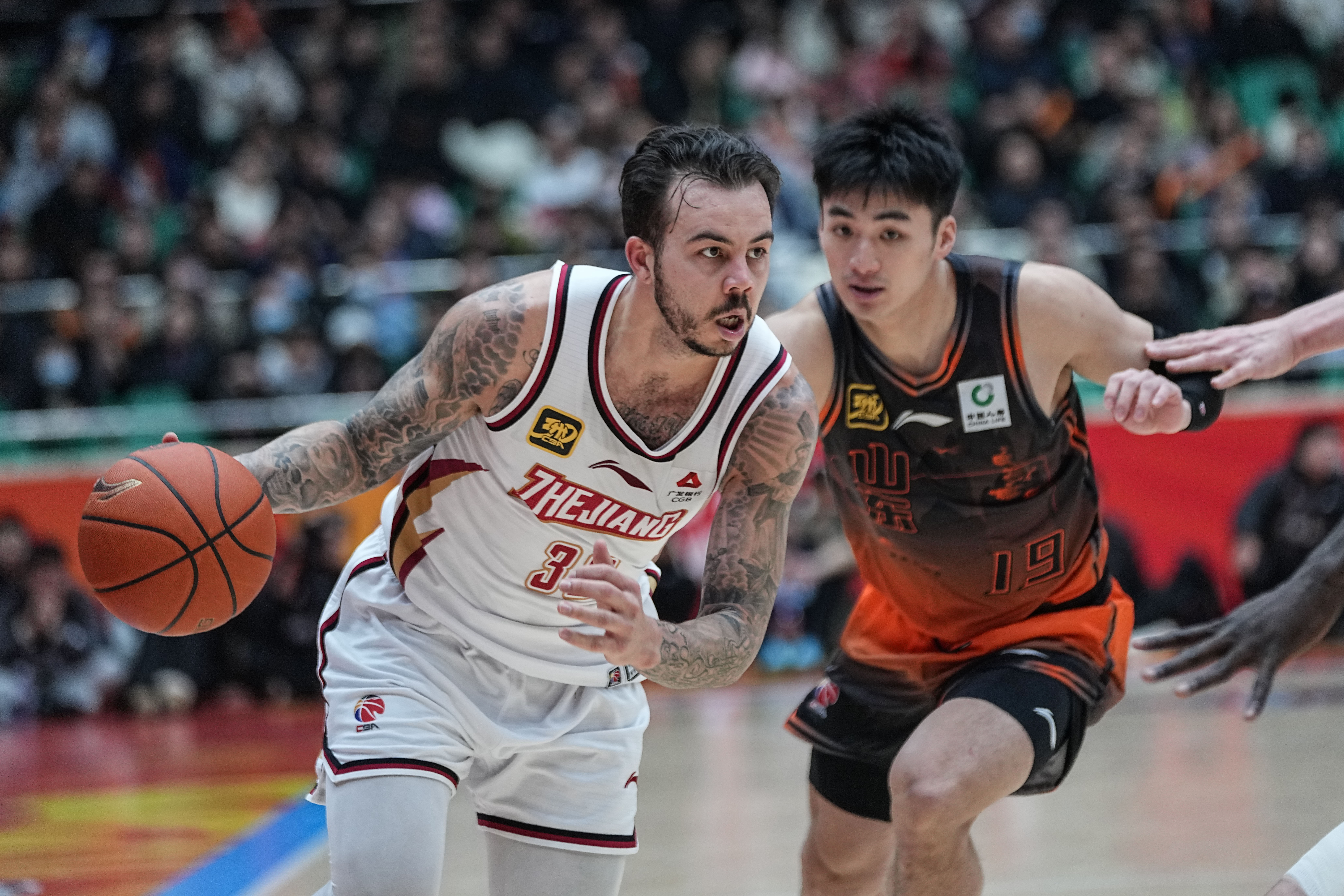 爱游戏在线-浙江队轻取掘金，乔治统治全场