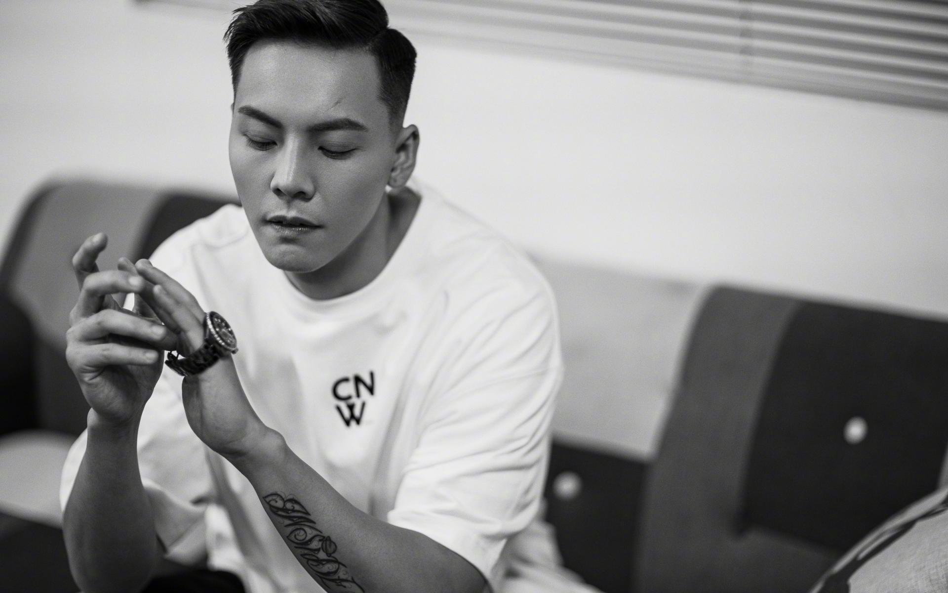 绿茵场与乒乓球台的双重奏,英格兰队横扫葡萄牙,樊振东刷新纪录