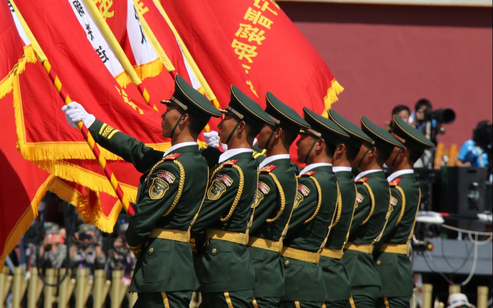 战术密码,当奥地利冲垮马里的算法,在迪马利亚脚下唤醒英超王座