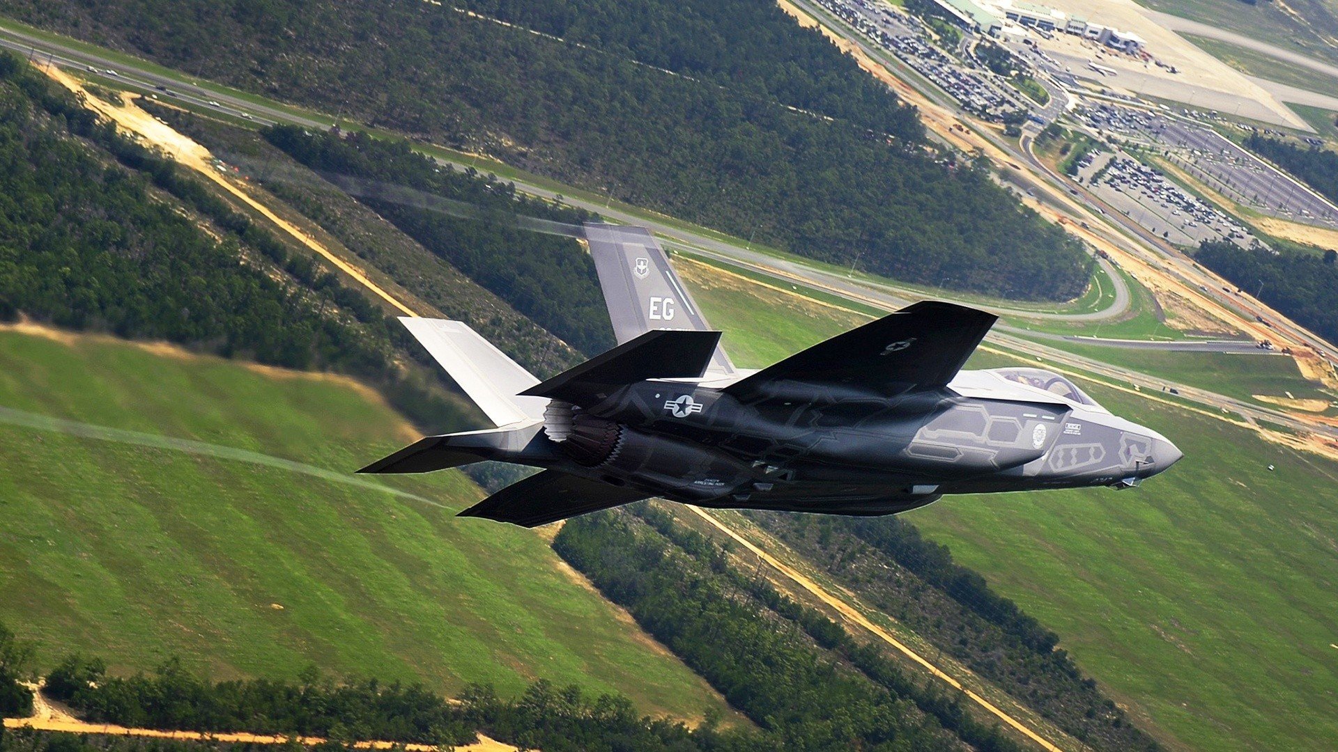 爱游戏娱乐-黄潜艇碾碎非洲雄狮，巴雷拉导演闪电粉碎战