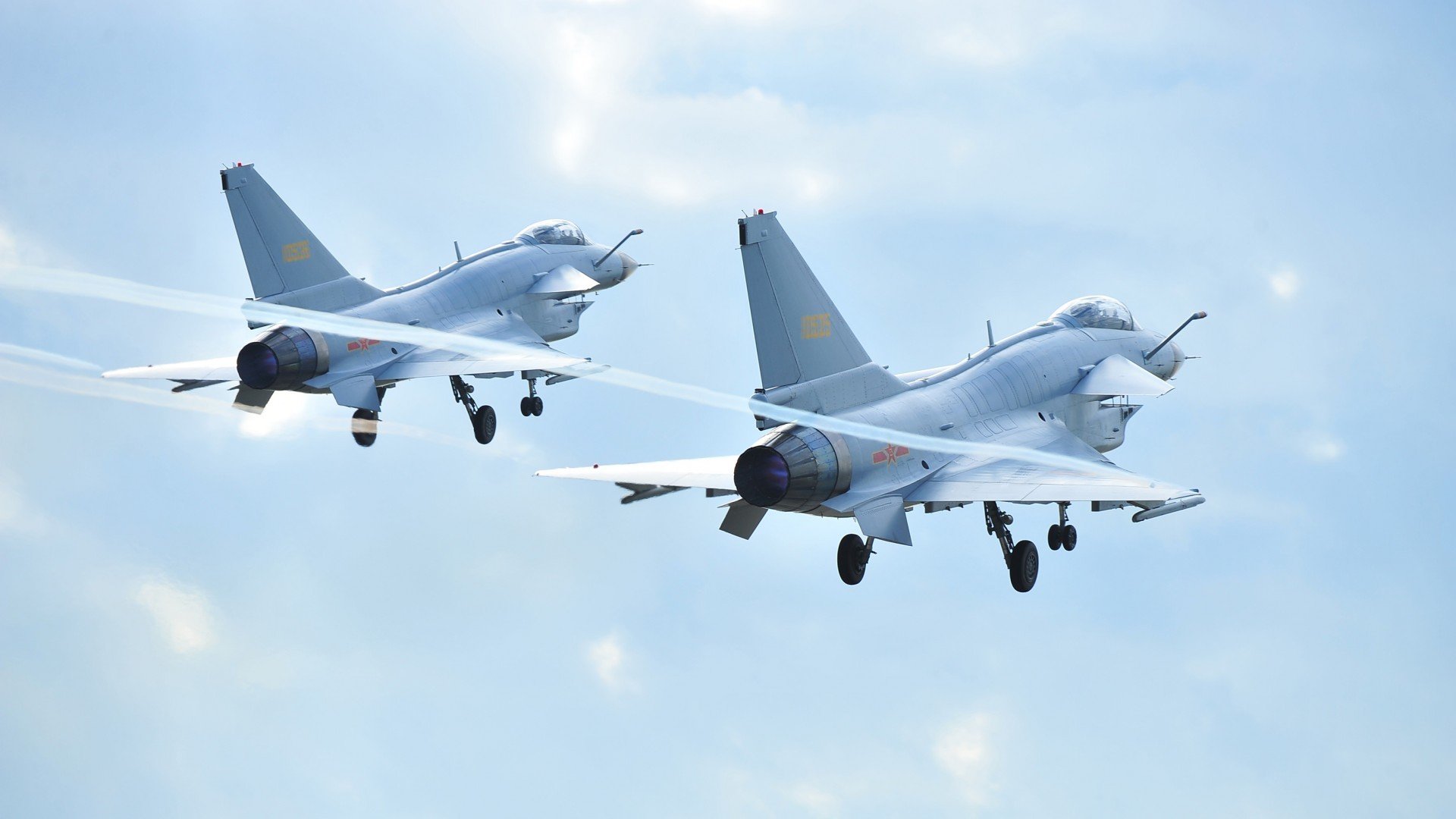 另一个赛场,当世界注视别处,他刻下自己的史诗